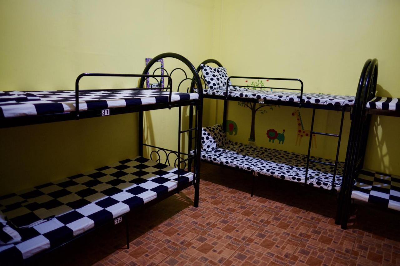 Fat Monkey Hostel Корон Экстерьер фото